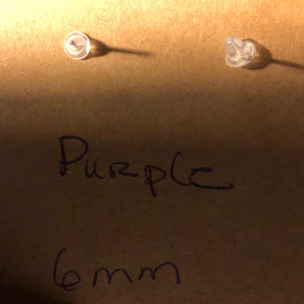 Earrings Studs - Picture 3 of 3